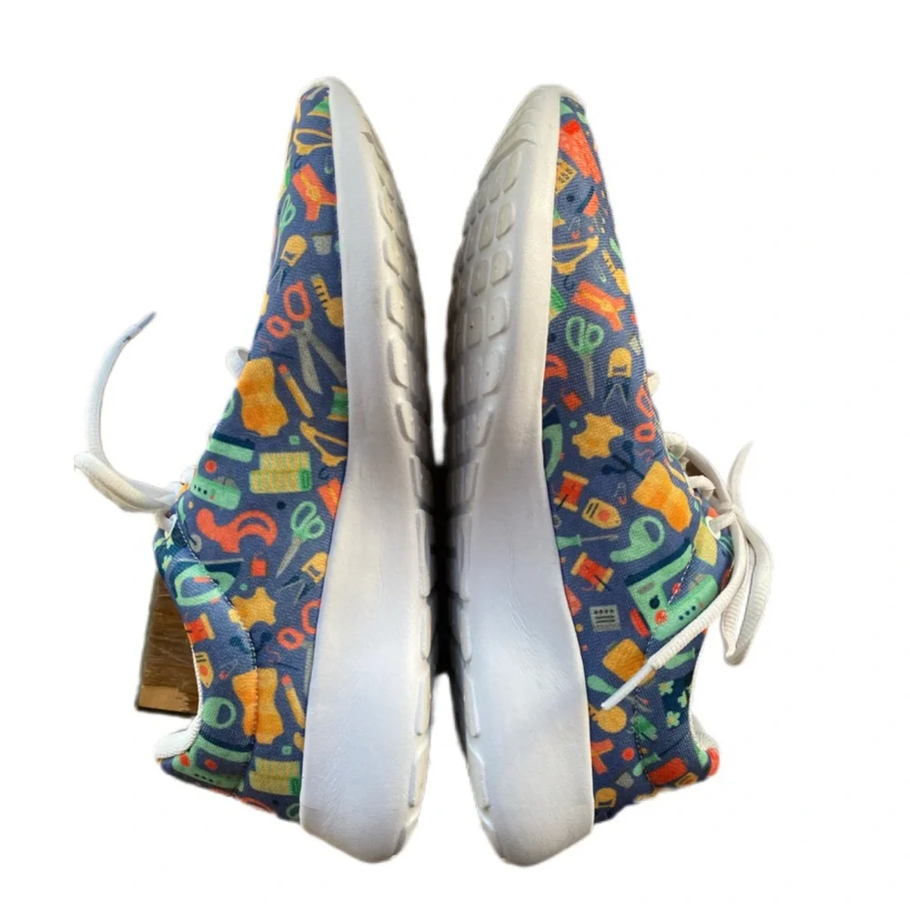 GROOVE BAHS TENNIS SHORS SEAMSTRESS THEMED LIKE NEW SIZE 7 women’s
